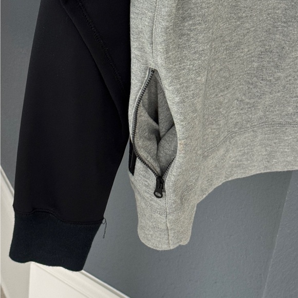 Nike Men's Gray and Black Lion Crewneck Sweater (Small) - Picture 4 of 6